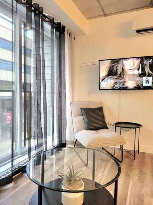 Condo Chic, Centre-Ville Piscine, Terrasse, Gym مدينة كويبيك المظهر الخارجي الصورة